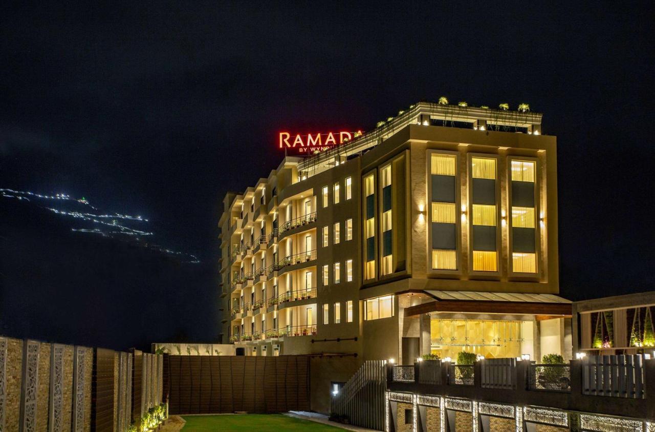 Hotel Ramada By Wyndham Katra Station Road Exterior foto